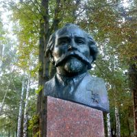 Памятник К. Скрябіну, Новомиргород