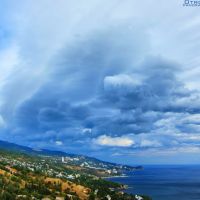 The autumn sky over the Black Sea, Алупка