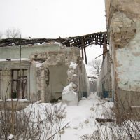 Много лет назад это был красивый дом. Many years ago it was nice house., Луганск