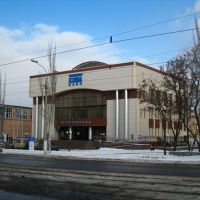 Новое здание возле сталдиона "Авангард". New building near the "Avangard" stadium., Луганск