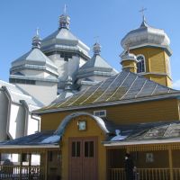 Дві церкви - стара і нова, Радехов