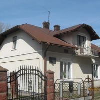 В цьому будинку 8 січня 1948 року геройськи загинули члени ОУН УПА, Самбор