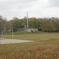 стадион и мемориал в парке, Братское