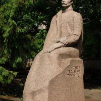 Памятник А.Ю. Тесленку в центрі міста, Лохвица