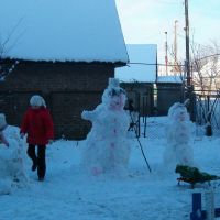 Зима в Костополі - діти ліплять зі снігу справжні шедеври 2, Костополь