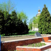 Памятный знак-до 1977г,здесь было военное кладбище,воинов погибшим  во время Великой Отечественной войны., Сарны