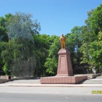 Ахтырка. Памятник Ленину сломаный в 2013 г. "свободовцами", Ахтырка