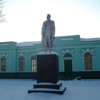 Памятник М.Горькому (привокзальная площадь), Кегичевка