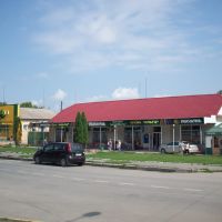 Маркет (бывший хозяйственный) и магазин "Ольга" (бывший "Шостый"), Городок