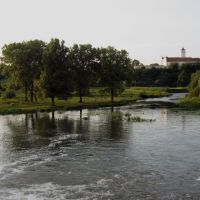 річка, на задньому плані колишній монастир, Изяслав