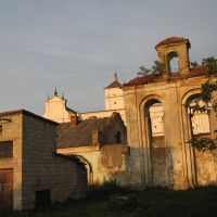 біля стін колишнього монастиря ♦ near the walls of former monastery, Изяслав