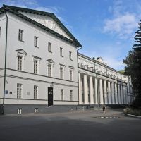Университет здание построено в 1805 - 1817, Нежин