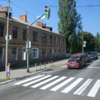 Lityn, Oblast Winnyzja,  Zebrastreifen, Ampel - Fußgänger werden gut geschützt., Литин