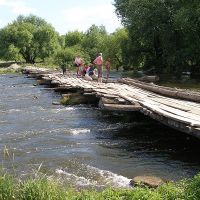 Holzbrücke über den Südlichen Bug inTyvriv, Тывров