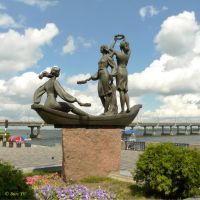 The sculpture "Youth of the Dnieper" on the Embankment near the Circus. Скульптура «Юность Днепра» на Набережной возле Цирка, Днепропетровск