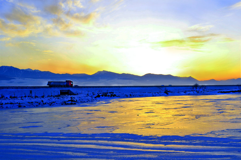 Дорога у замерзшего озера, Агара