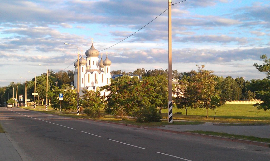Вид на храм преподобного Серафима Саровского  со стороны  ул.Казинца, Белоозерск