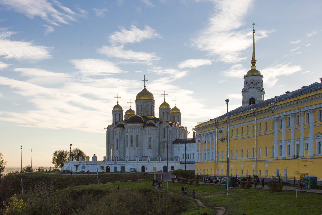 Успенский собор и здание губернских присутственных мест, Владимир