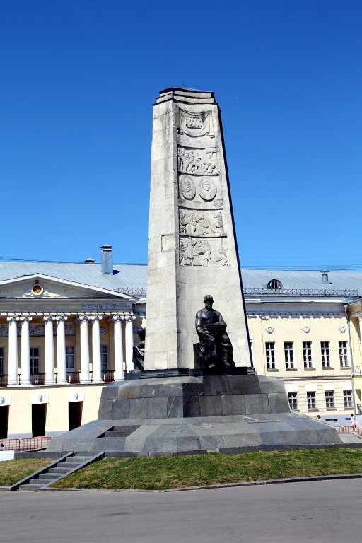 Монумент в честь 850-летия основания Владимира, Владимир