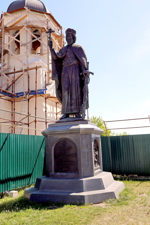 Памятник князю Владимиру на Пятницкой горке, Владимир