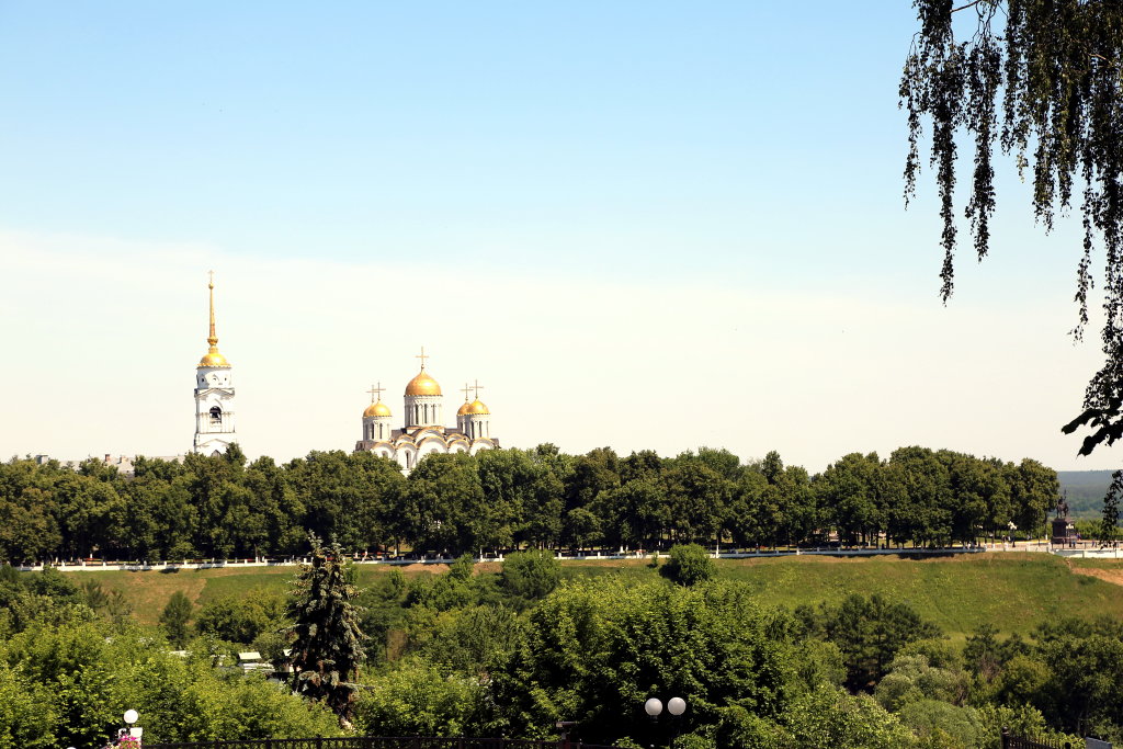 Вид на Свято-Успенский кафедральный собор с колокольней, Владимир