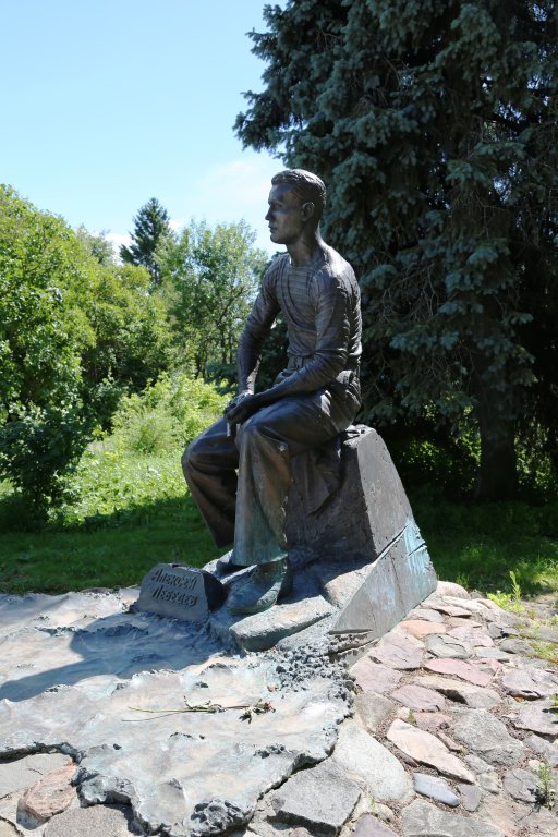 Памятник поэту-маринисту А.А. Лебедеву, Суздаль