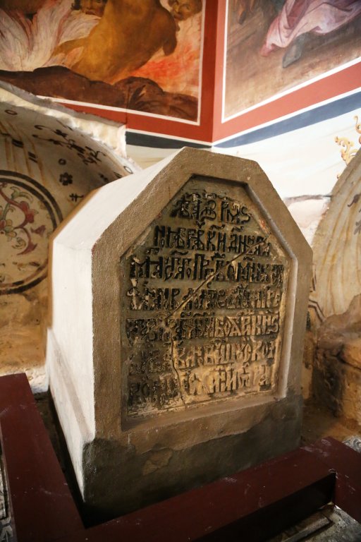 Гробница одного из князей Шуйских в соборе Рождества Пресвятой Богородицы, Суздаль