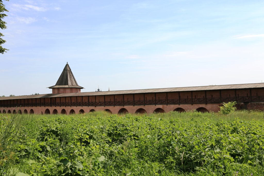 Во дворе Спасо-Евфимиевского монастыря, Суздаль
