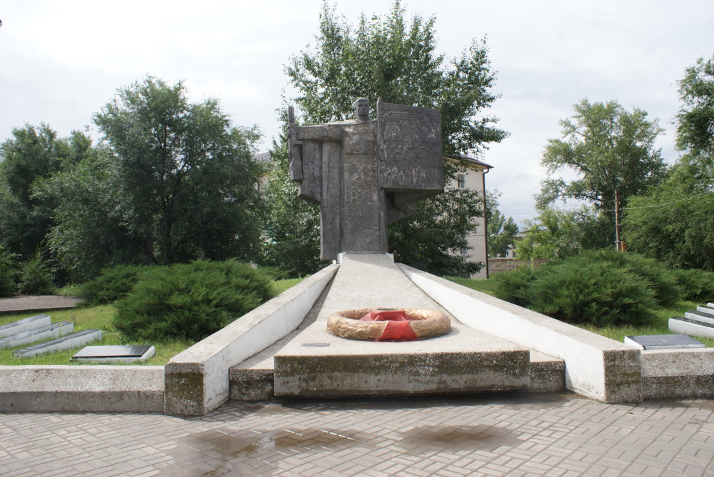 Памятник воинам-землякам, Жирновск