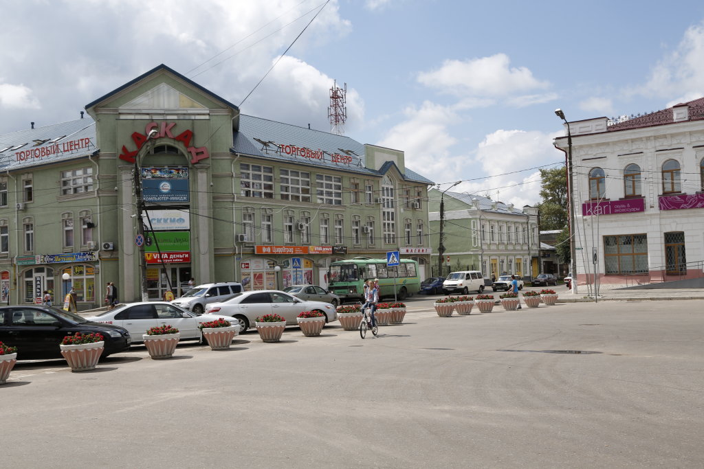 Торговый комплекс "Каскад" в центре города, Шуя