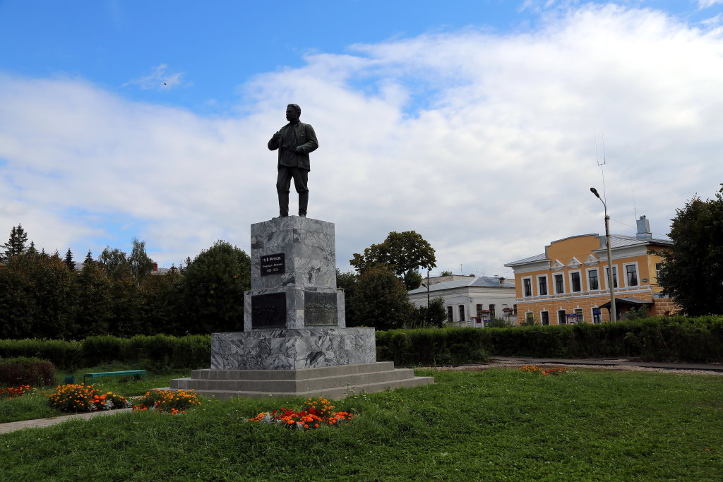 Памятник М.В. Фрунзе на одноименной площади, Шуя