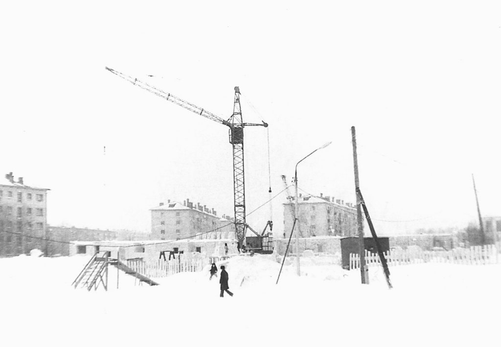 Строительство нового дома в пос. Победа. Зима 1981 г., Шуя