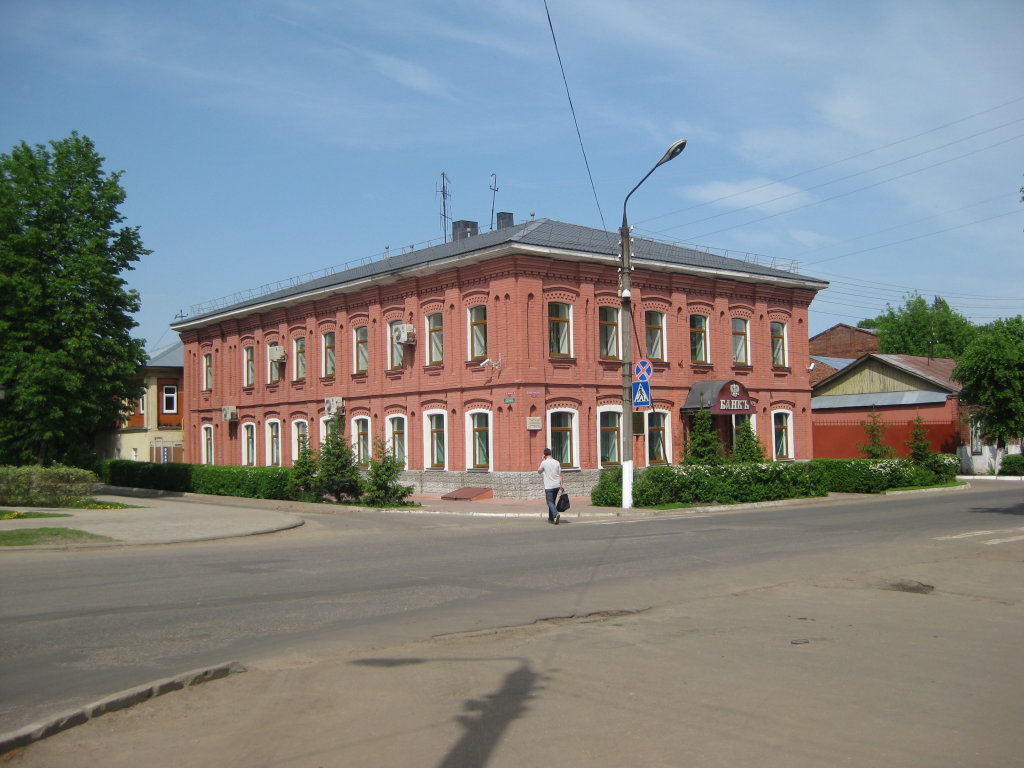 Старинное здание на углу Зелёной площади и Костромской улицы, Шуя