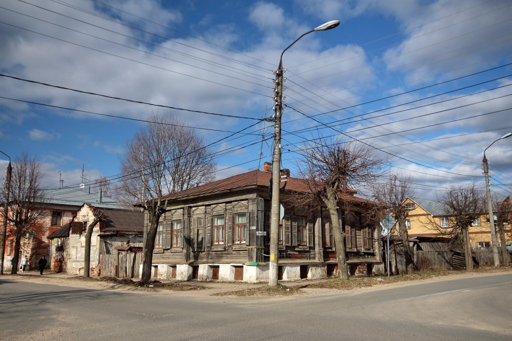 Старый дом на перекрёстке улиц Стрелецкой и Васильевской, Шуя