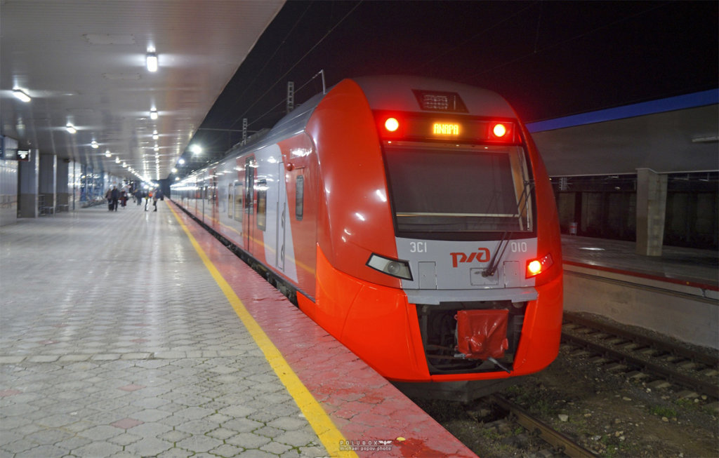 Вечерняя Ласточка Краснодар-Анапа на железнодорожном вокзале Анапы. 1 января 2020 г., Анапа