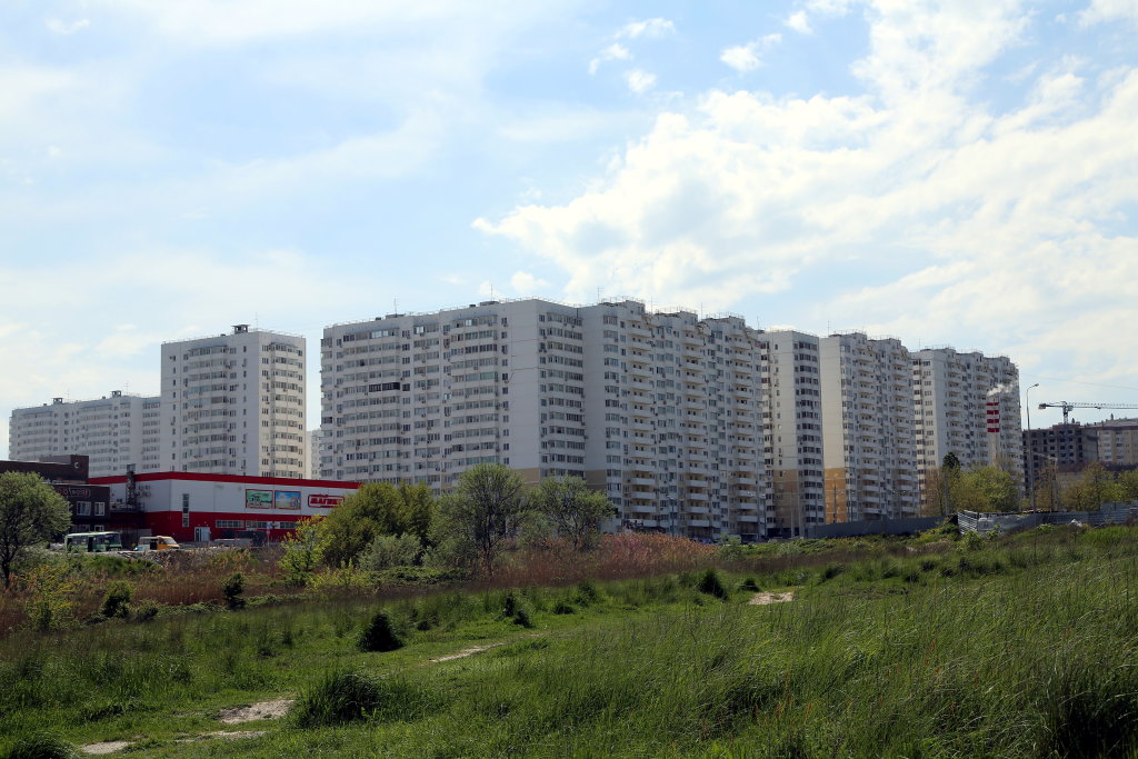 Вид на 16 микрорайон с Суджукской косы, Новороссийск