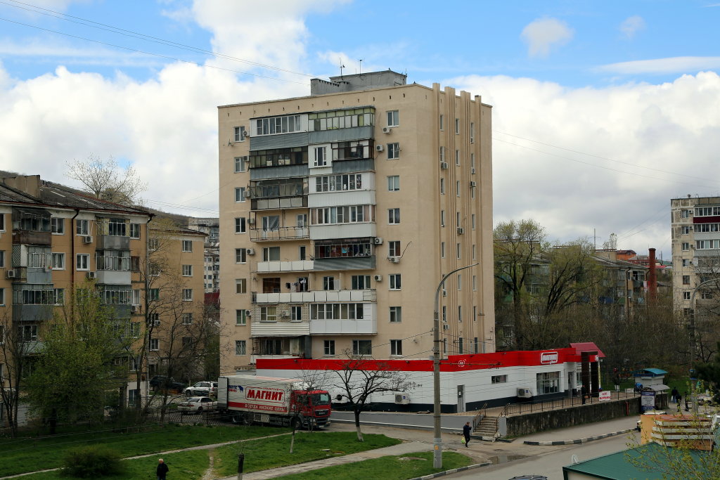 "Магнит" на Видова с моего балкона, Новороссийск