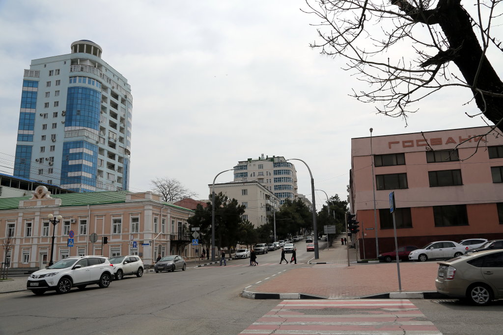 Улица Советов возле центробанка, Новороссийск
