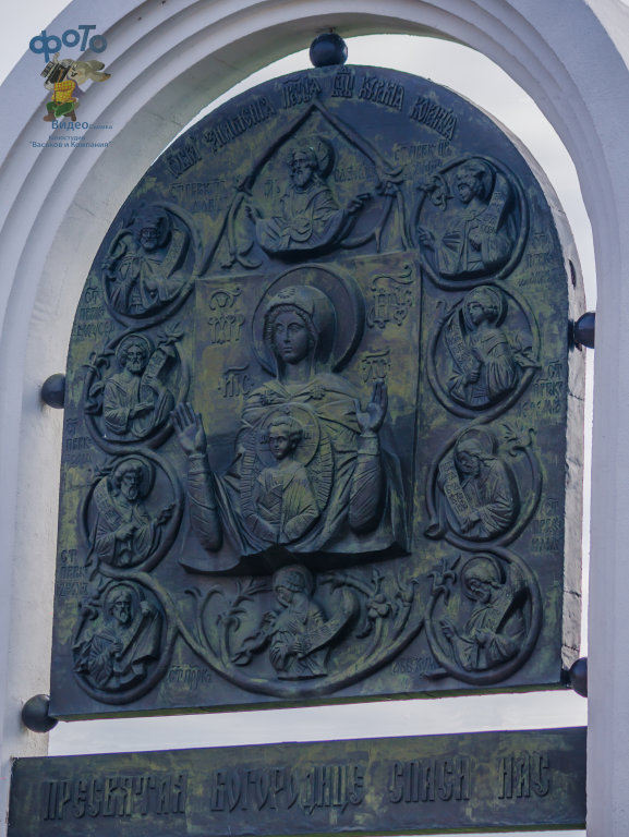 Памятный знак в честь 700-летия обретения Курской Коренной иконы Божией Матери Знамение, Курск