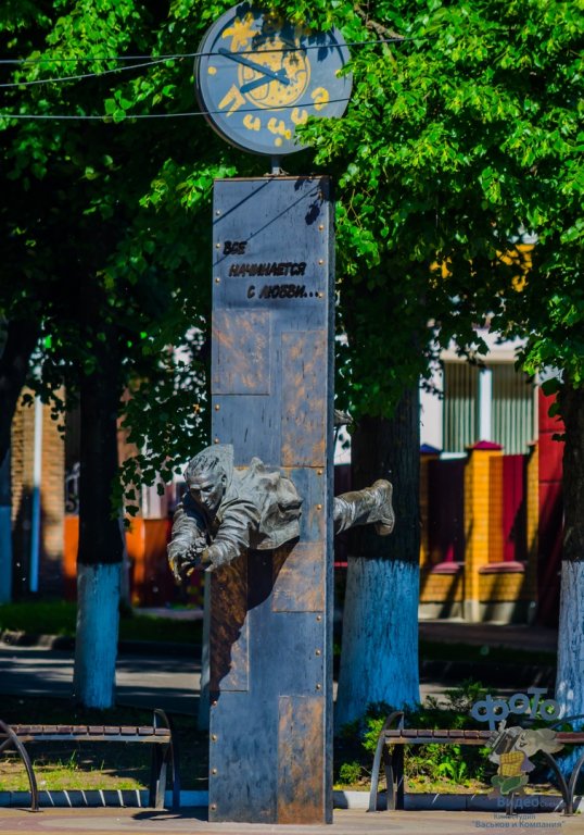 памятник влюблённым: «Свидание», Курск