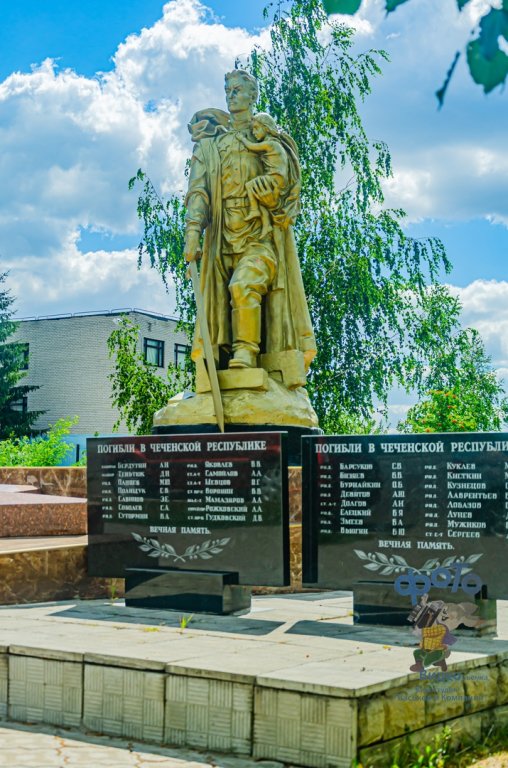 Памятник, скульптура: "Воин-освободитель"., Курск