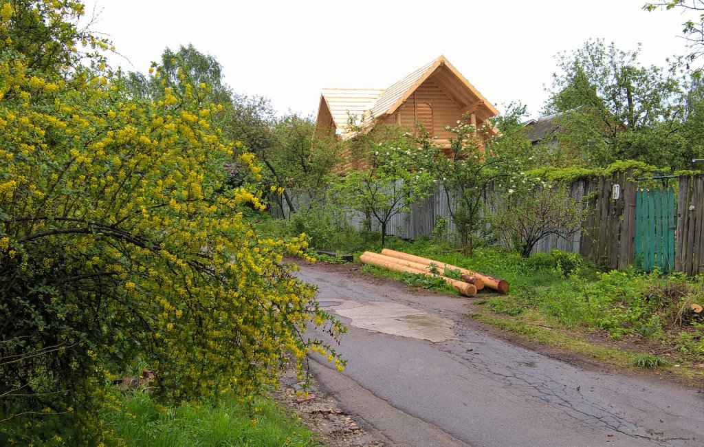 2-ой поселок. Строящийся домик в переулке на ул. Басова (05.2016), Ивантеевка