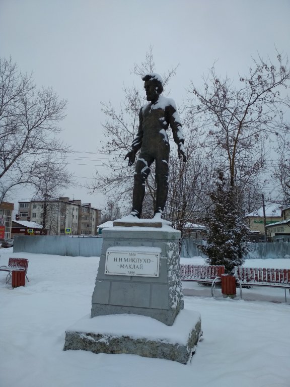 Памятник.Миклухо-Маклай, Окуловка