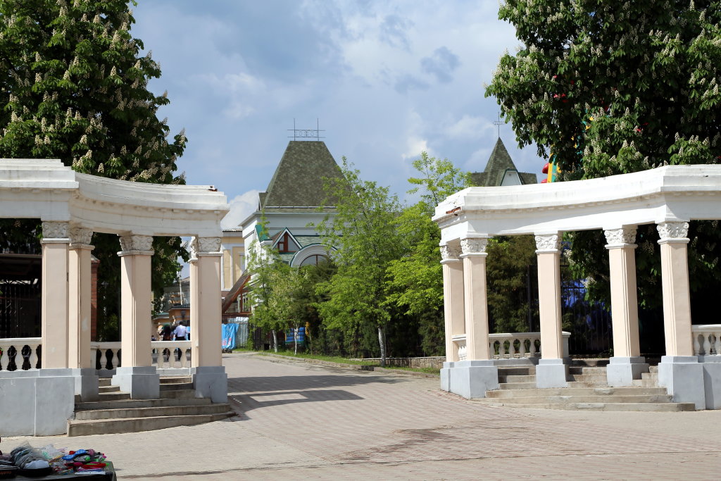 Вход в Александровский парк со стороны Атаманского дворца, Новочеркасск