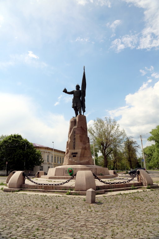 Памятник Ермаку Тимофеевичу на площади Ермака, Новочеркасск