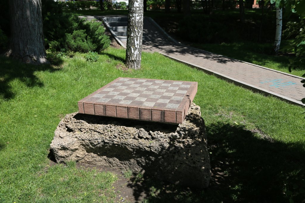 Памятник шахматной доске на набережной Дона, Ростов-на-Дону