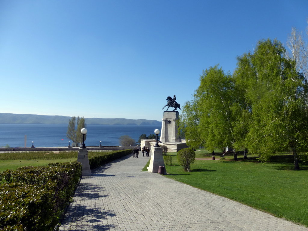 памятник основателю города  Татищеву Василию Никитичу, Тольятти