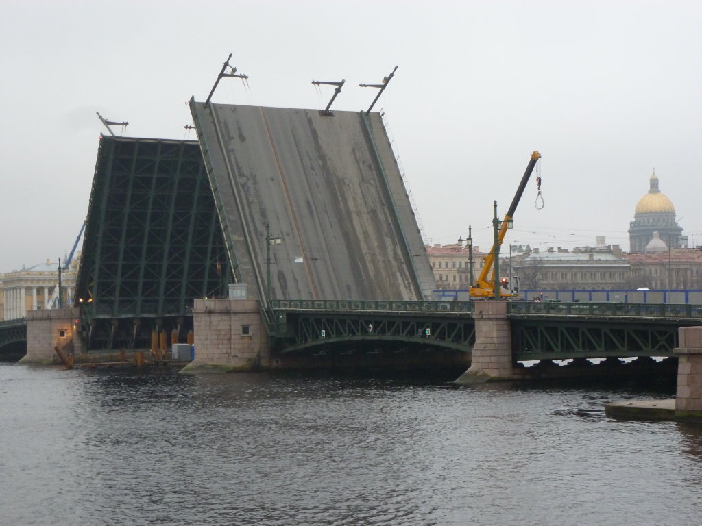 Разведённый Дворцовый мост, Санкт-Петербург
