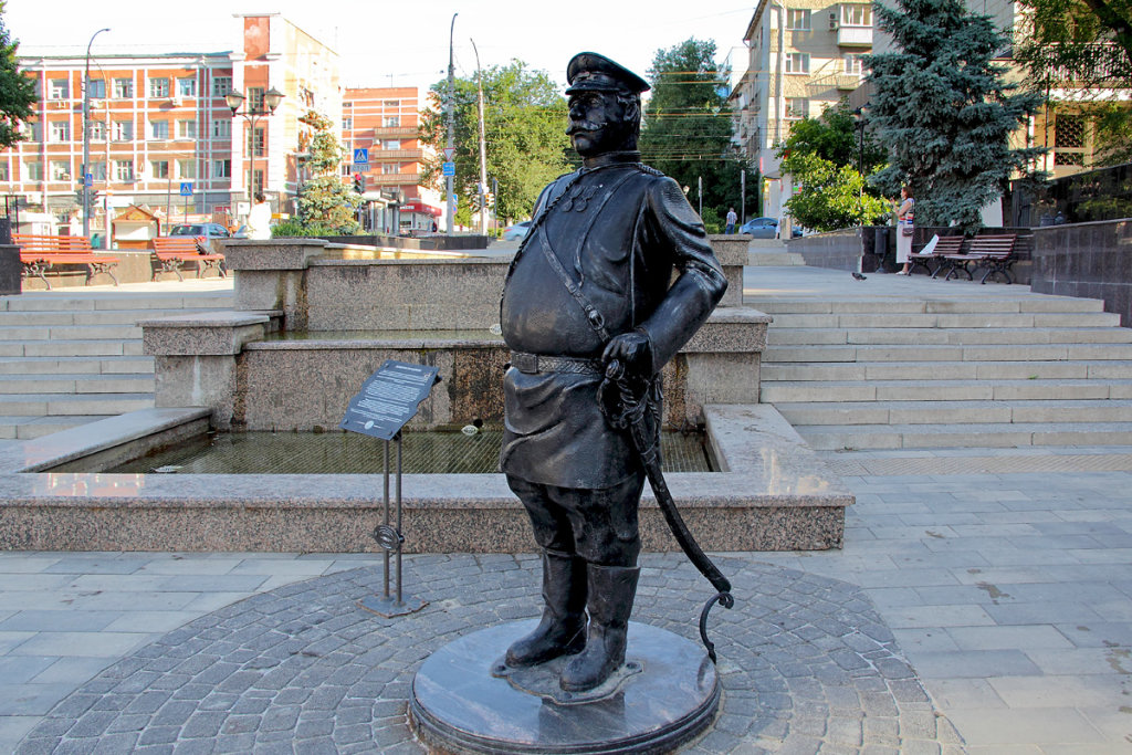 Памятник полицейскому, Саратов