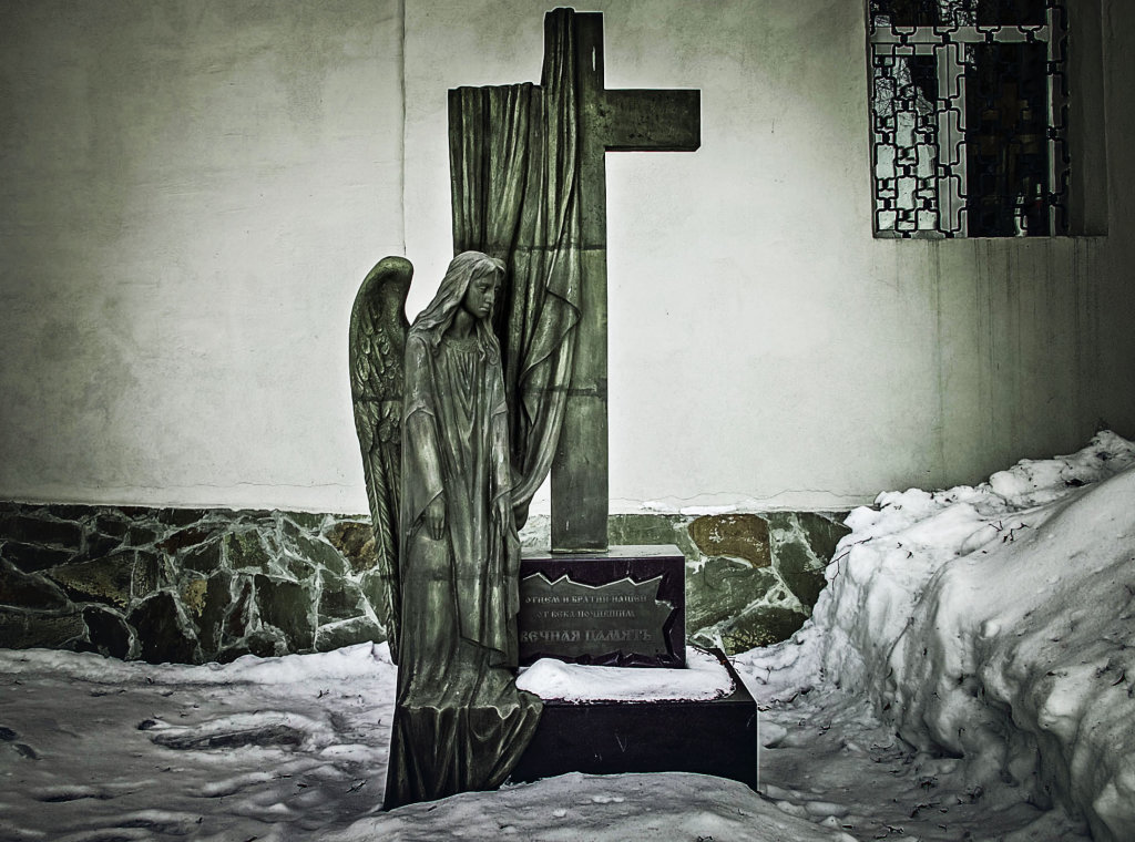 скульптура во   дворе  церкви  евдокии   великомученицы, Казань